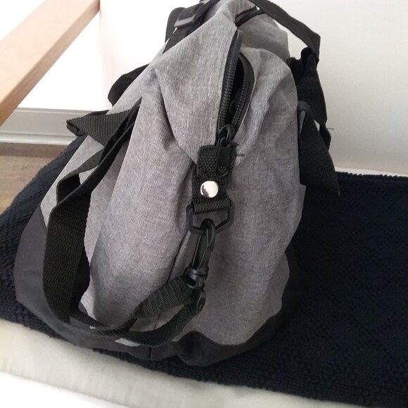 AARP CHARCOAL GRAY AND BLACK TRAVEL TOTE BAG WITH ZIPPERED CLOSURE - Picture 4 of 5